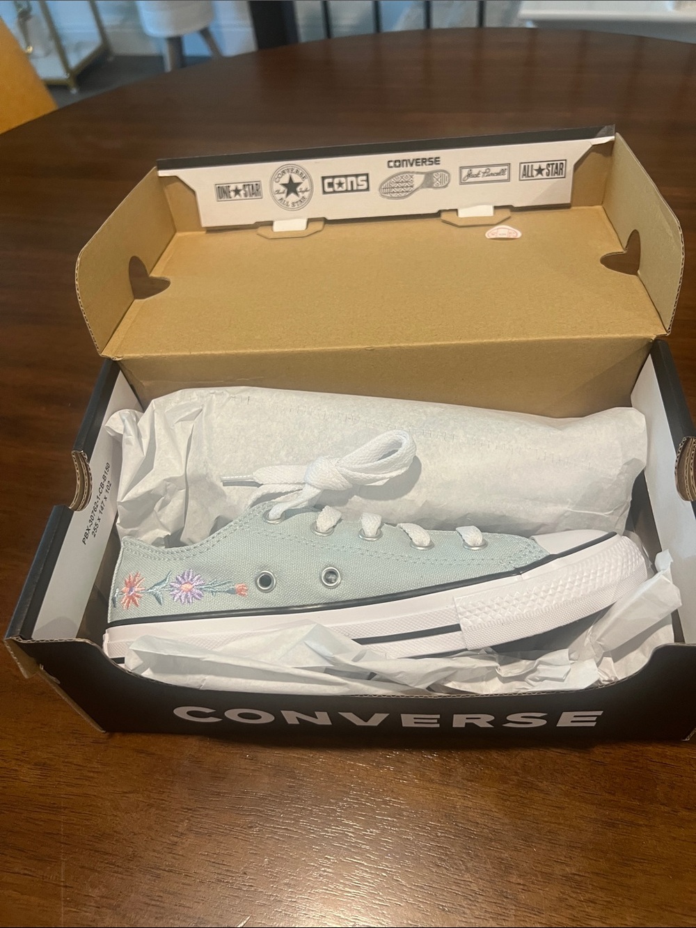 Converse Black Box with White Logo -Size 1.5